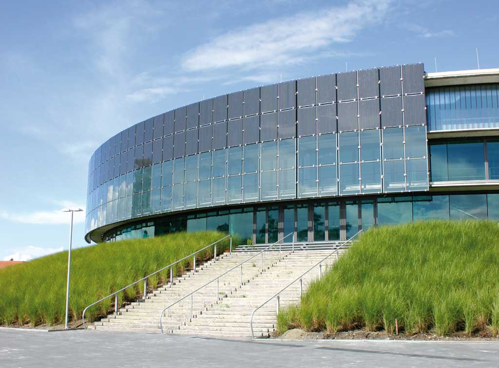 EWE-Arena - Un écran brise-soleil photovoltaïque